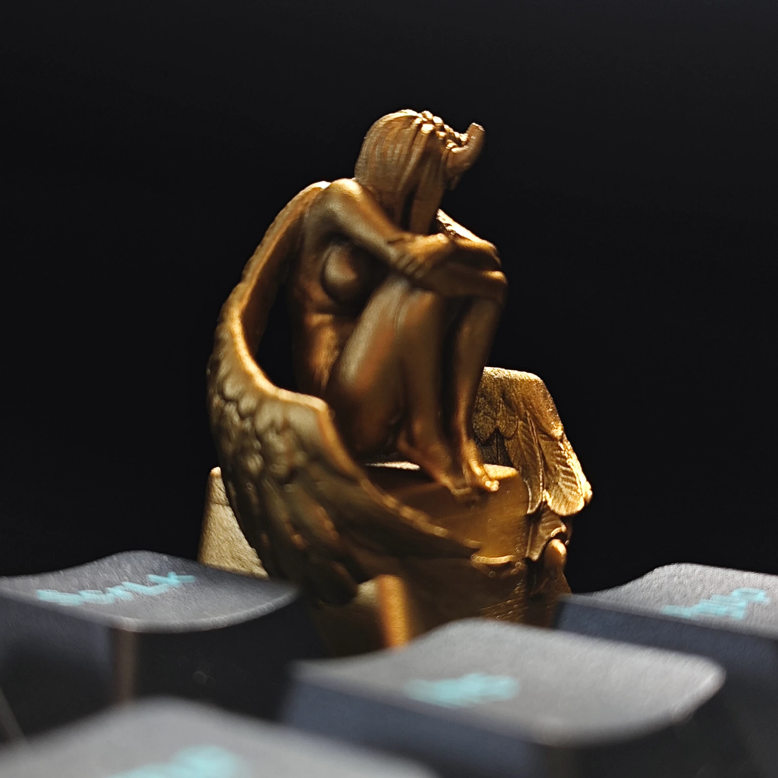 artisan-keycaps-custom-angel-keycaps-gold2