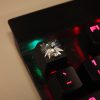 the-witcher-3-geralts-witcher-medallion-right