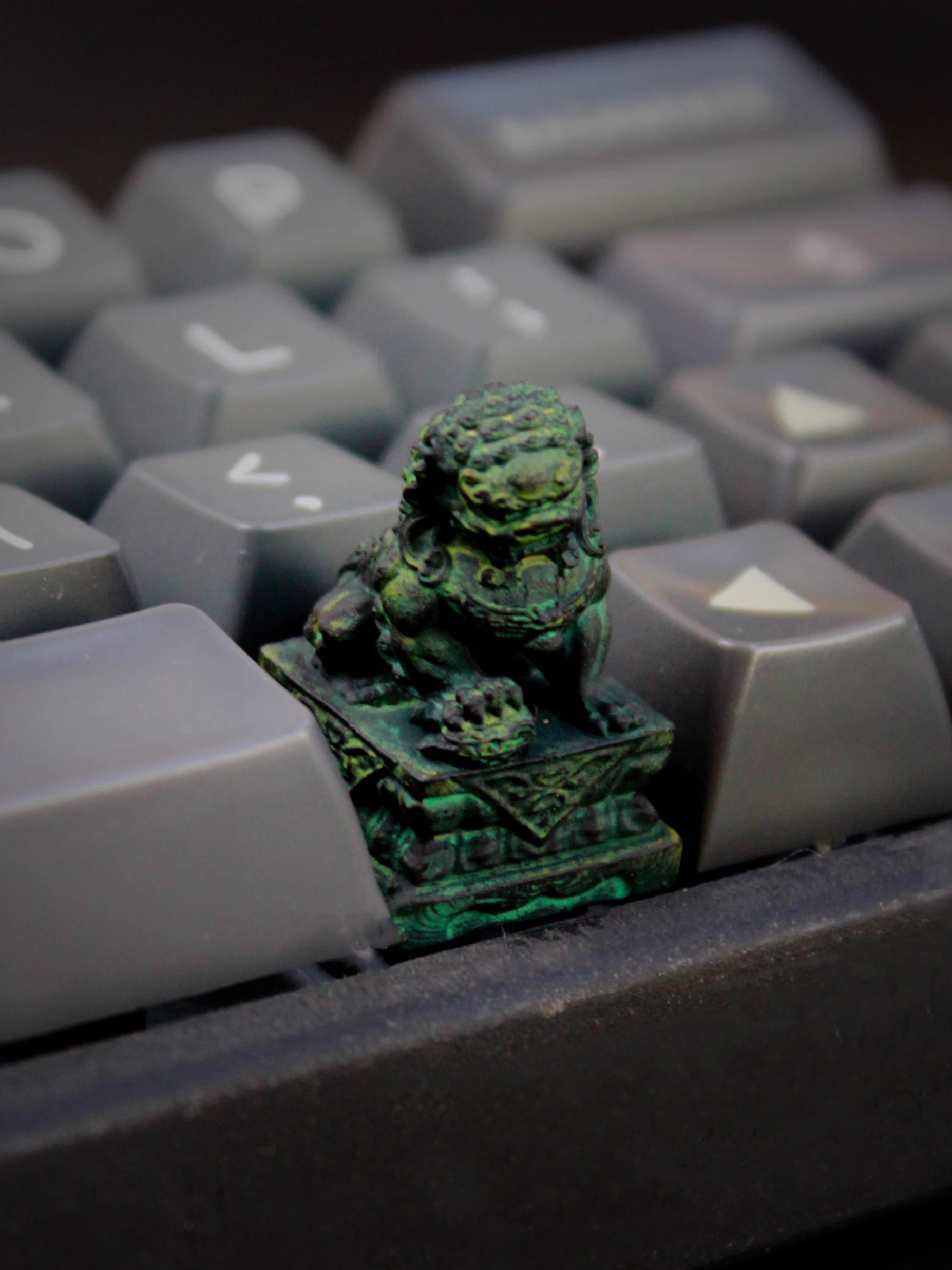 bronze-chinese-guardian-lion-keycap-cover
