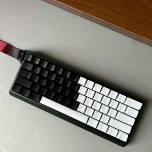 basic-color-with-side-lettering-minimal-madcatz