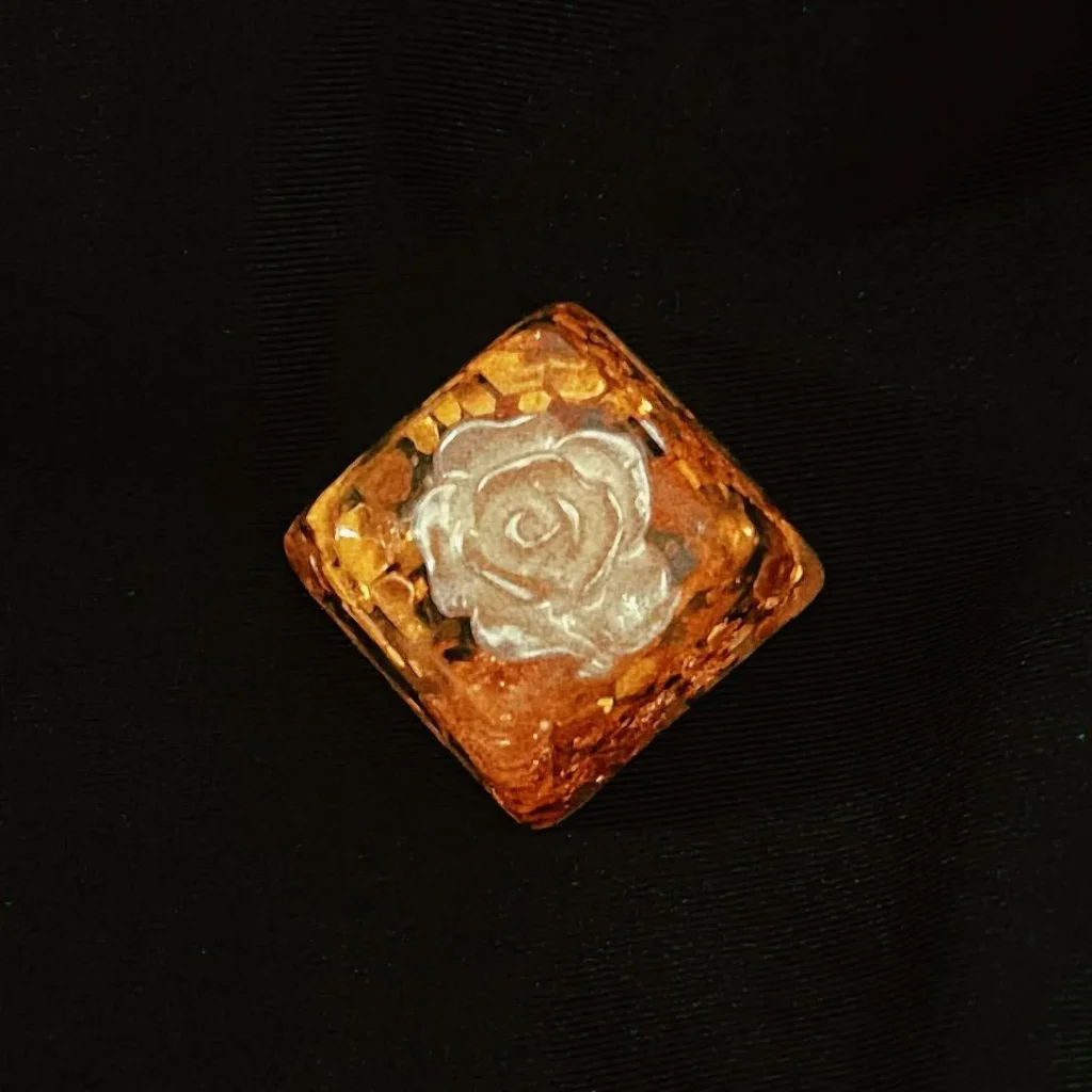knight-with-holy-war-rose-keycap-upfront2