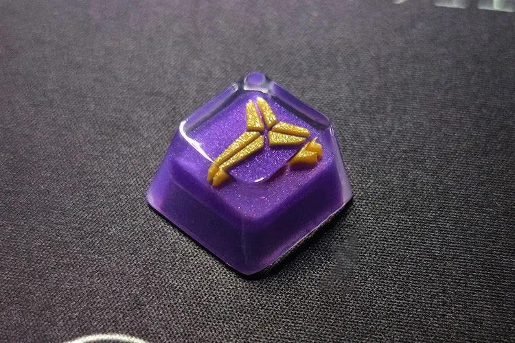 kobe-bryant-logo-keycaps-purple-sword