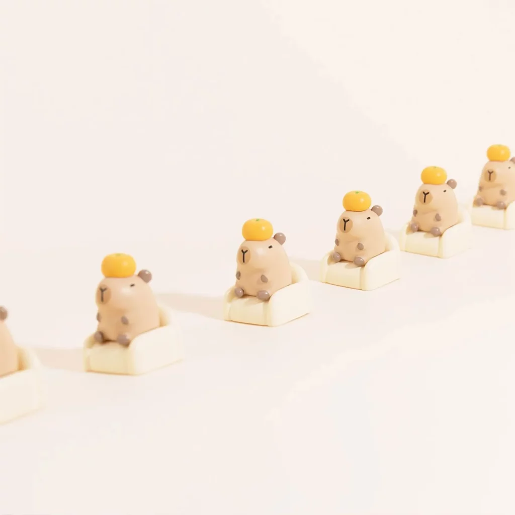 leisure-capybara-keycap-display3
