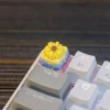 little-yellow-daisy-keycap-front2