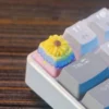 little-yellow-daisy-keycap-side