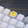 little-yellow-daisy-keycap-side2