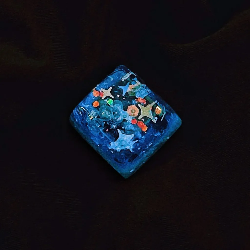 sky-with-star-and-bubbles-keycap-upfront2