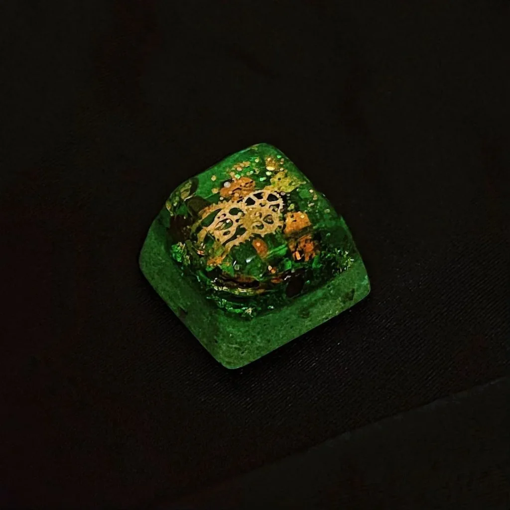 steampunk-on-green-moss-keycap-front