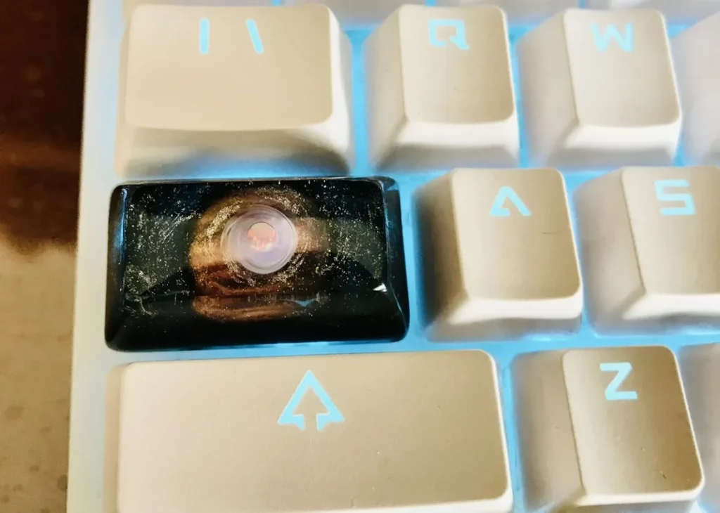 roaming-earth-keycaps-upfront3