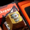 adorable-commemorative-cat-keycap-side2