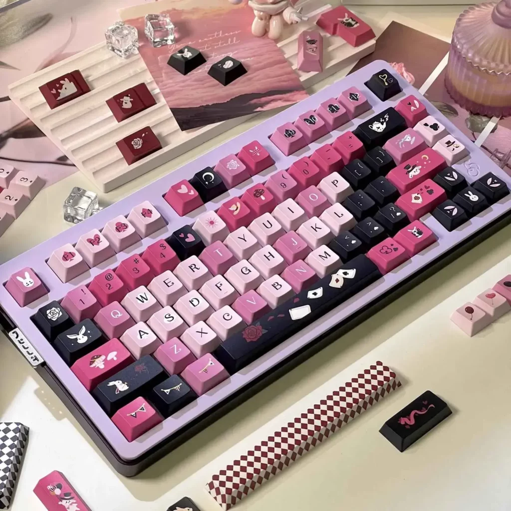 alice-wonderlands-rabbit-keycap-set-side2
