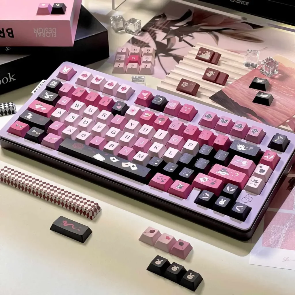 alice-wonderlands-rabbit-keycap-set-side3