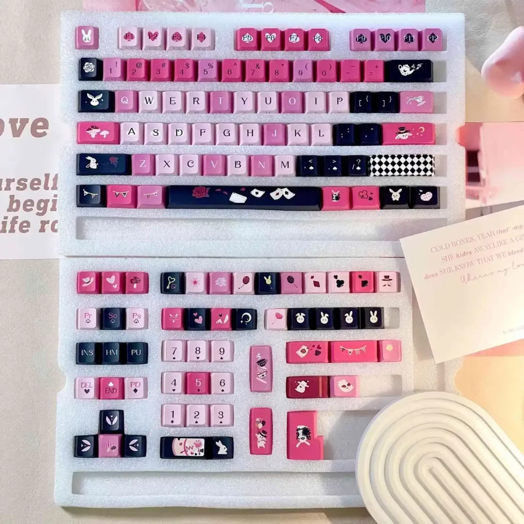 alice-wonderlands-rabbit-keycap-set-sidelettering