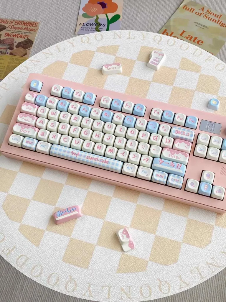 cake-hand-drawn-themed-keycap-set-front