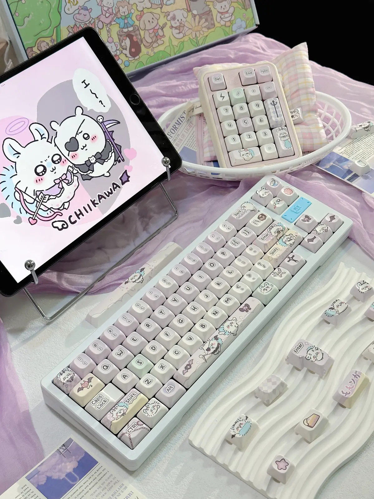 chiikawa-devil-momonga-keycap-set-dma