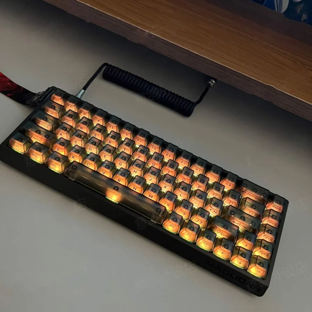 frosted-translucent-oem-keycap-set-blackside