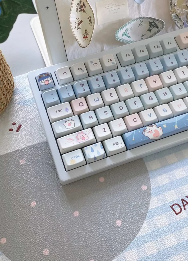 league-of-legends-poro-keycap-set-side
