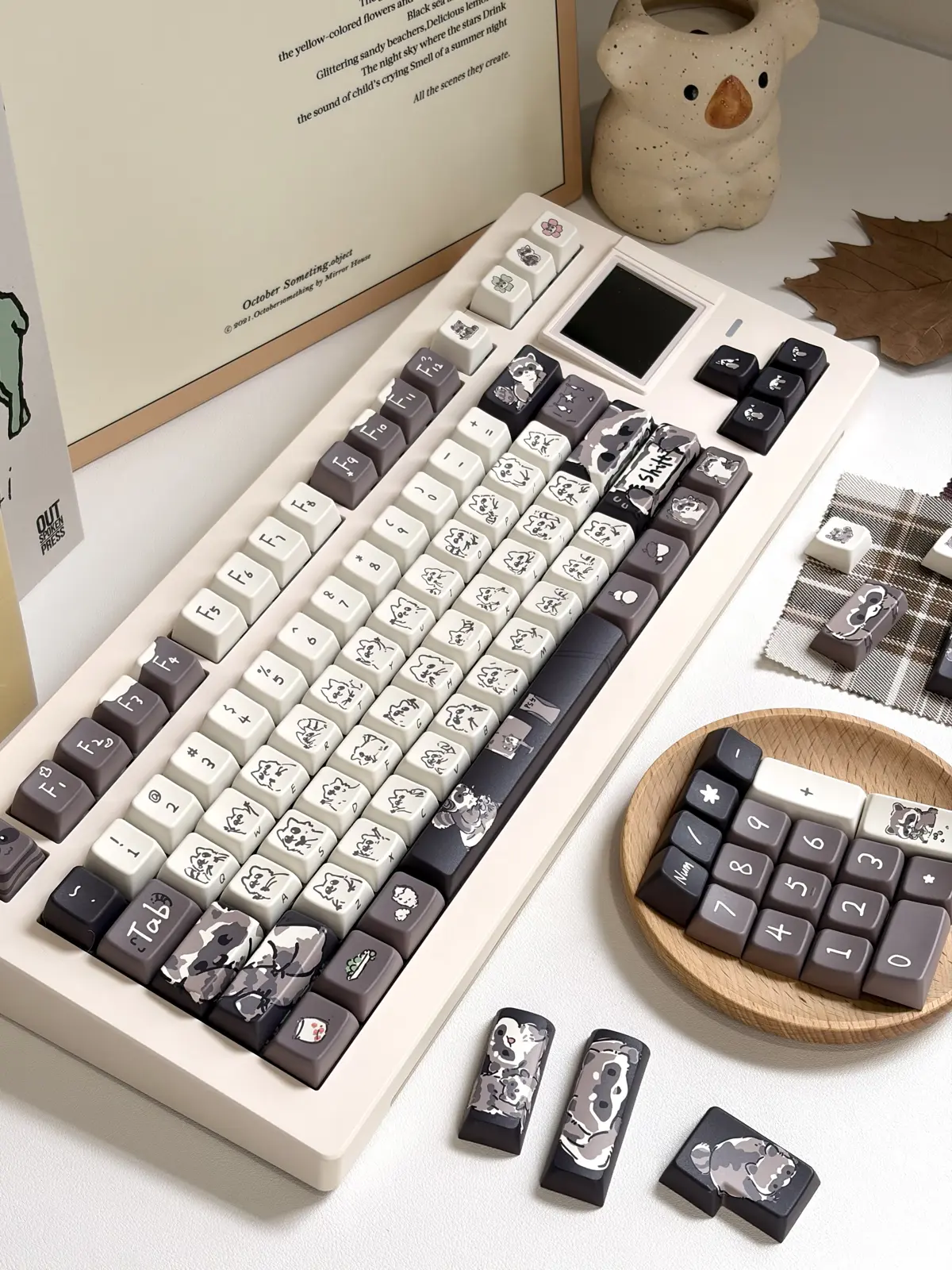 little-raccoon-themed-keycap-set-mda1