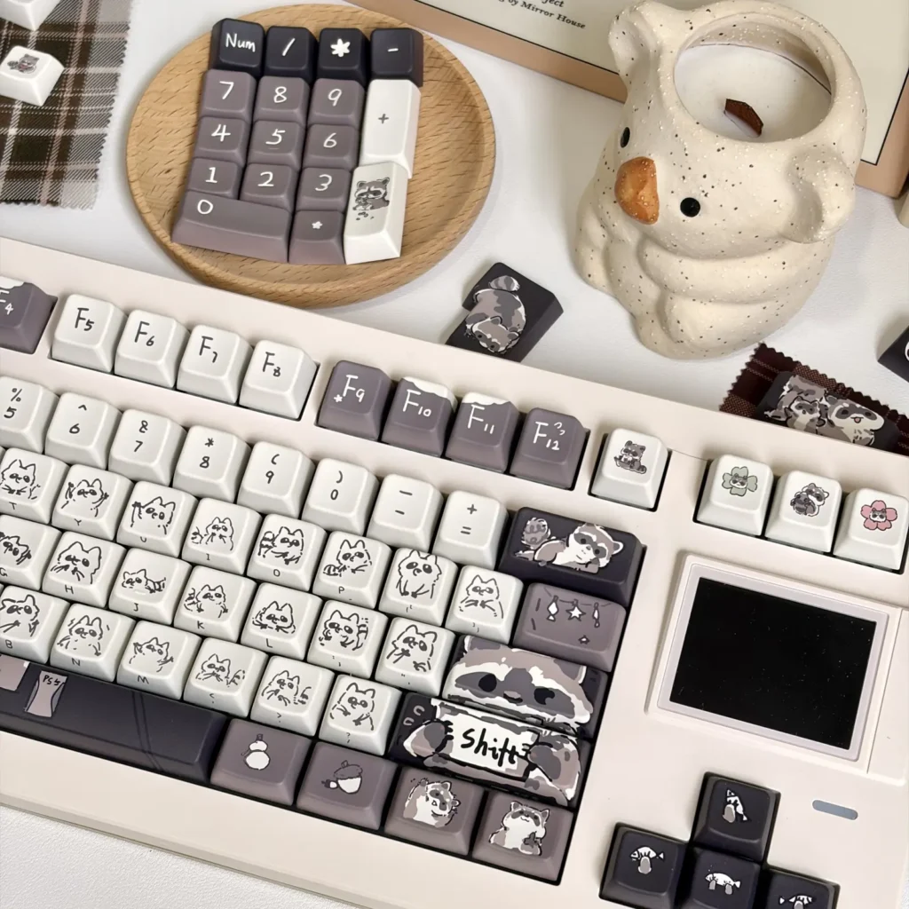 little-raccoon-themed-keycap-set-mda4
