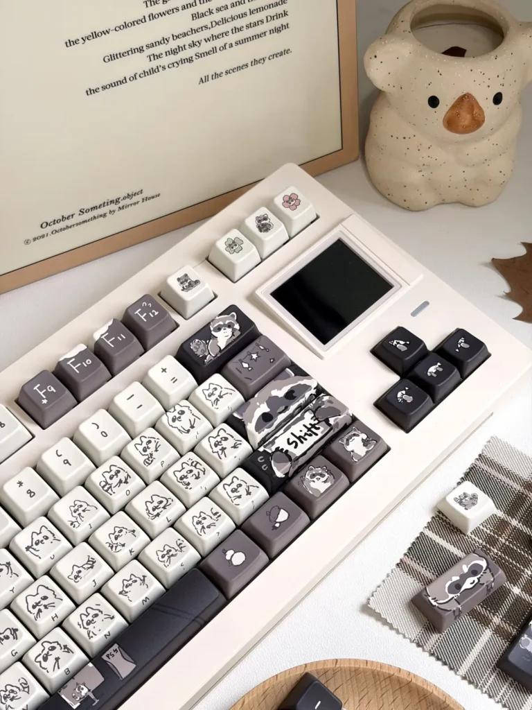 little-raccoon-themed-keycap-set-mda5