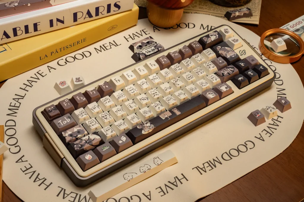 little-raccoon-themed-keycap-set-oem1