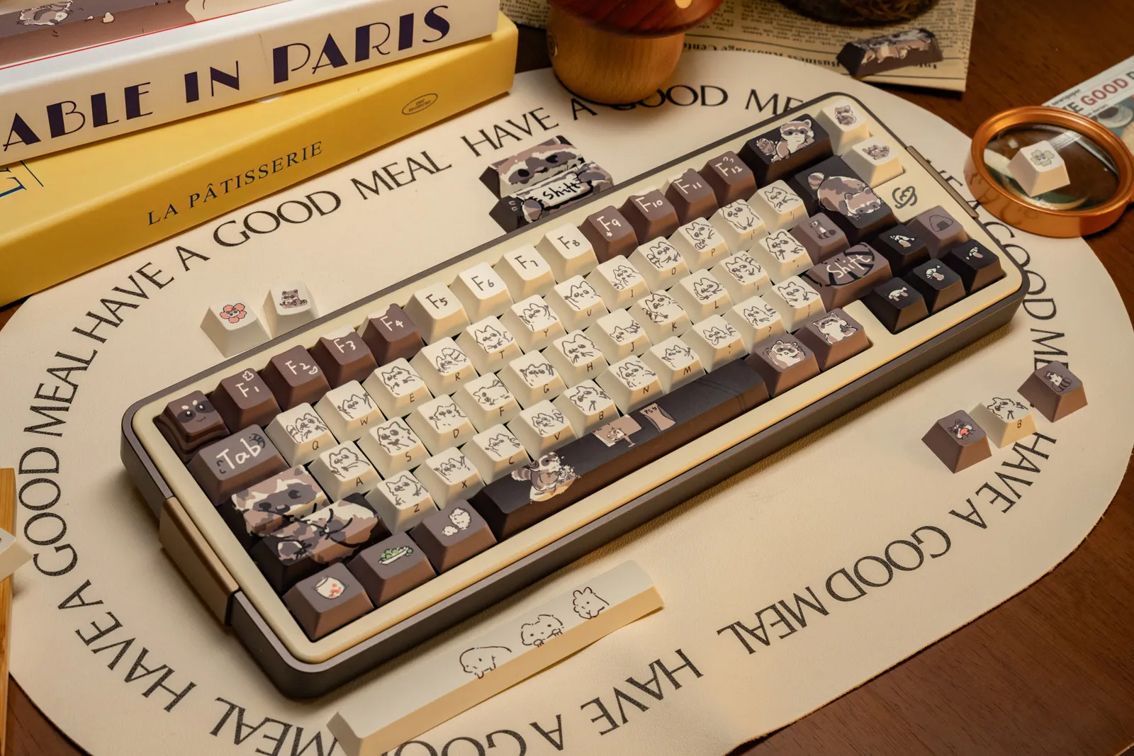 little-raccoon-themed-keycap-set-oem1