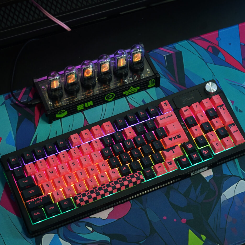 love-death-robots-translucent-oem-keycapset-side3