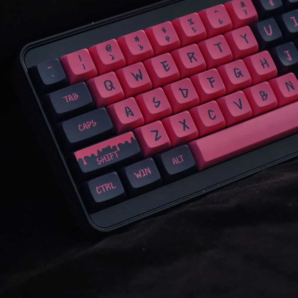 lovedeath-robots-black-pink-xda-keycapset-side