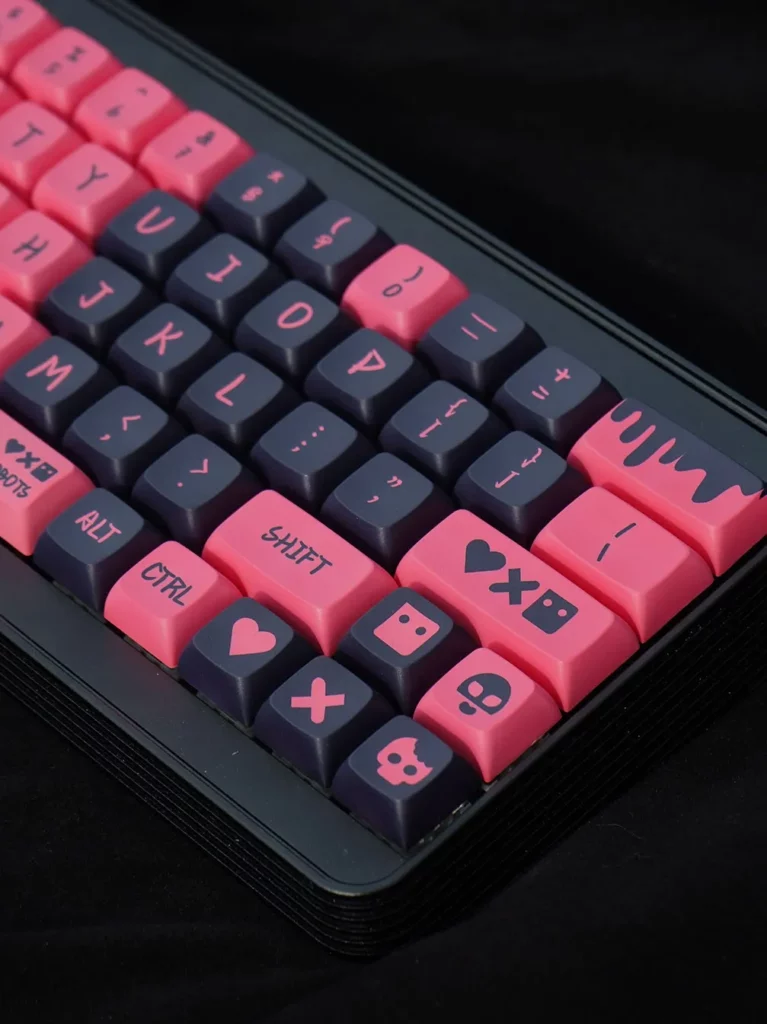 lovedeath-robots-black-pink-xda-keycapset-side2