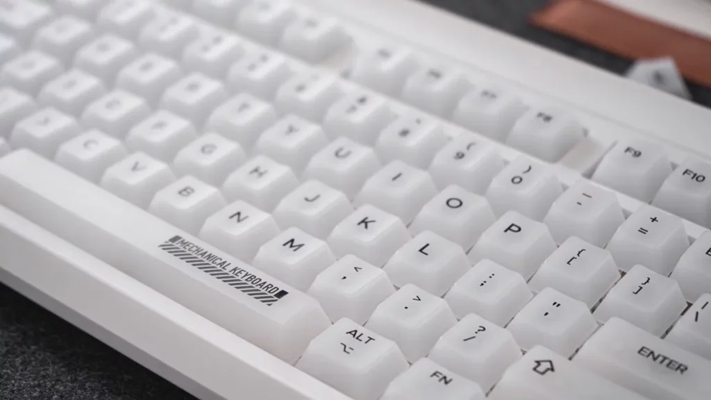 milky-white-oem-keycap-set-side2