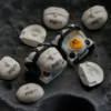 motionless-faceless-robot-keycap-front