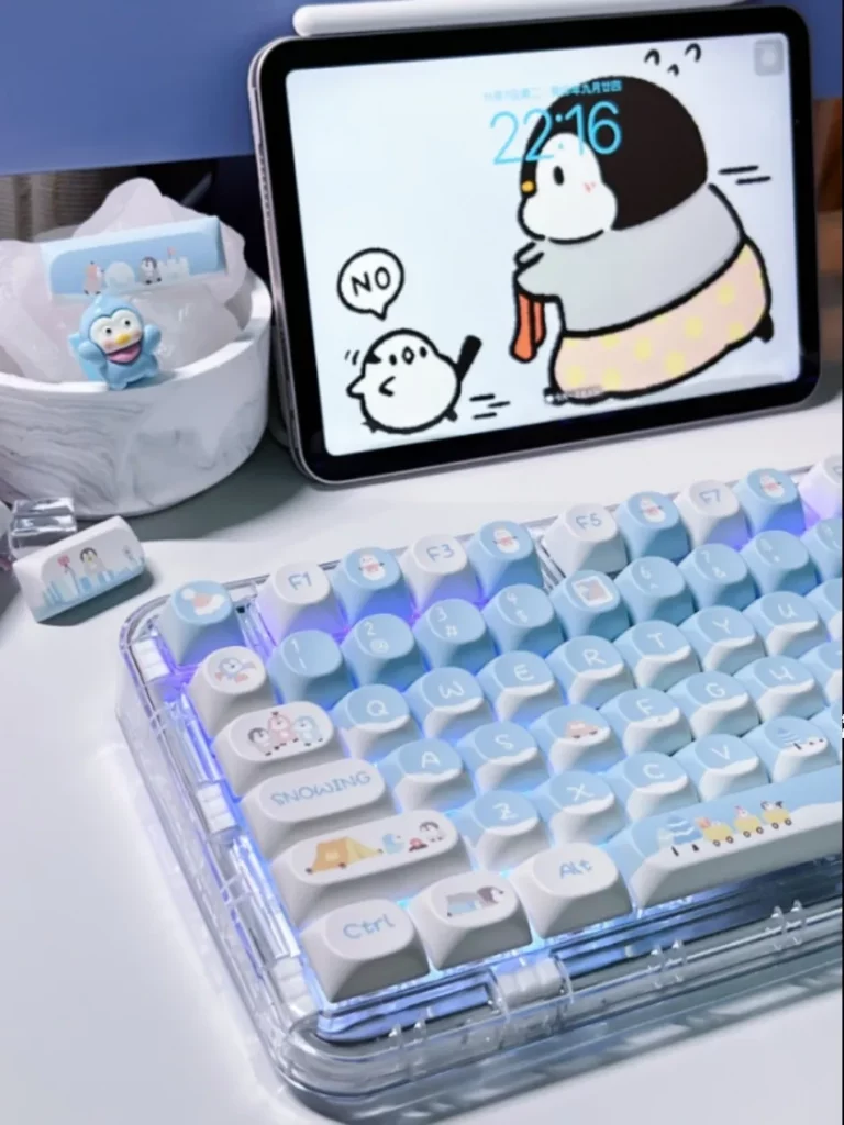penguin-themed-oem-keycap-set-side