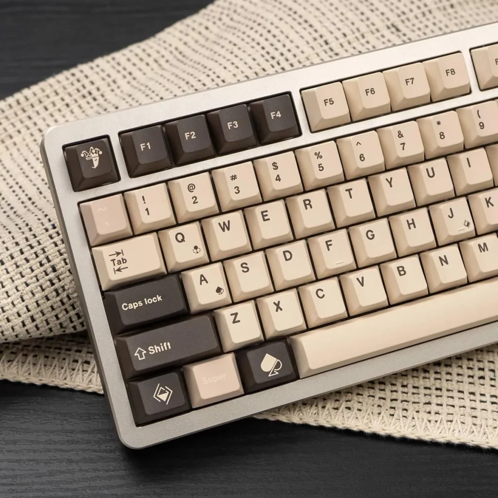 poker-themed-oem-keycap-set-side