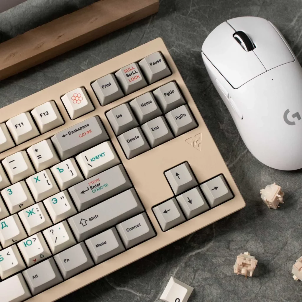https://noveltykeycaps.com/wp-content/uploads/2025/03/retro-russian-oem-keycap-set-upfront