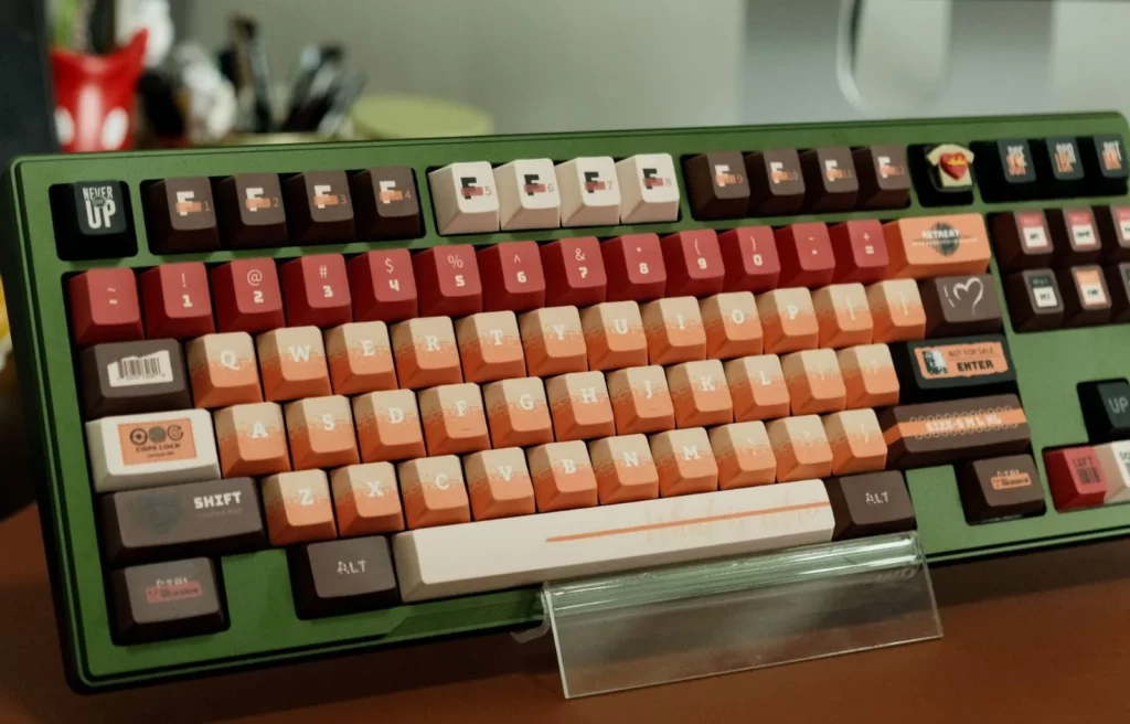retro-t-shirt-oem-keycap-set-front-front2