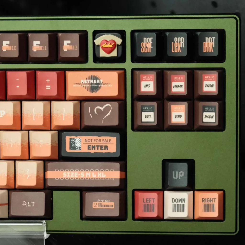 retro-t-shirt-oem-keycap-set-upfront