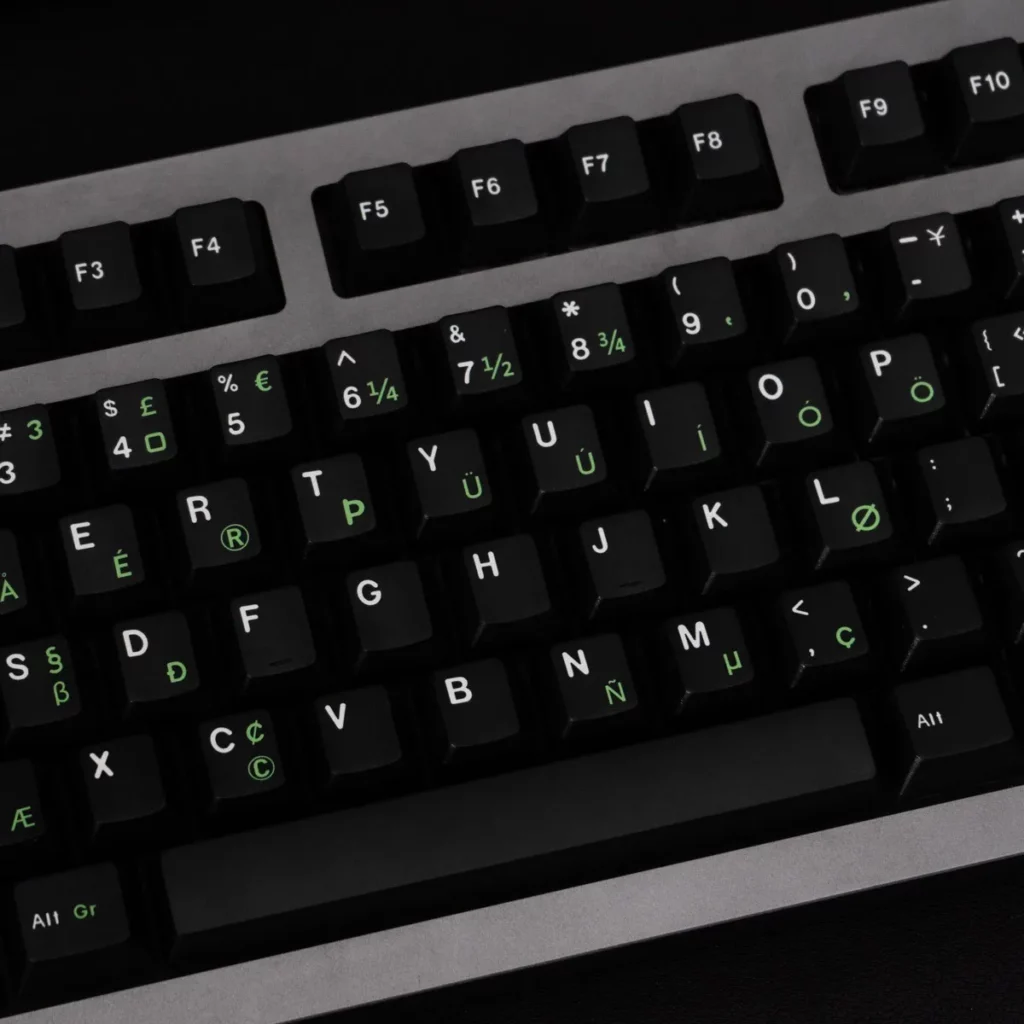 royal-typewriter-black-oem-keycap-set-front