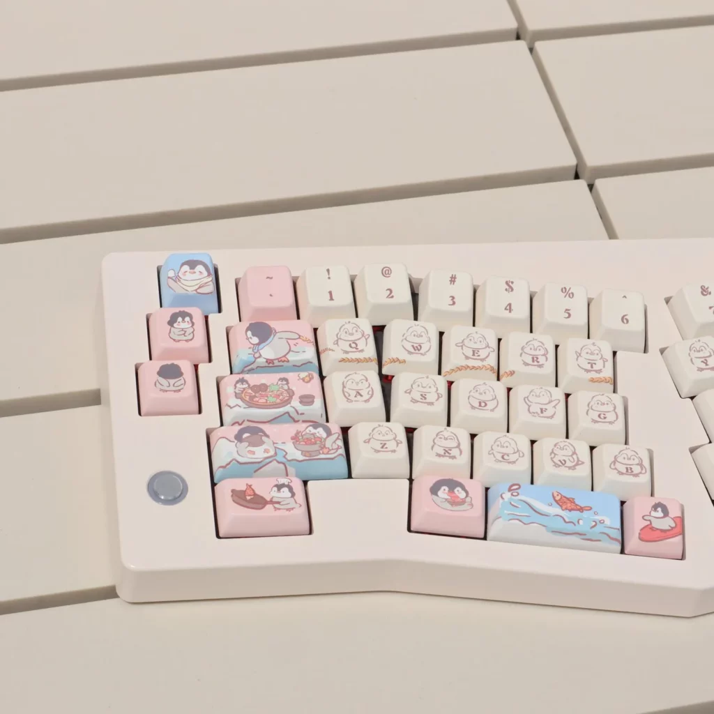 snuggly-penguin-themed-keycap-set-front