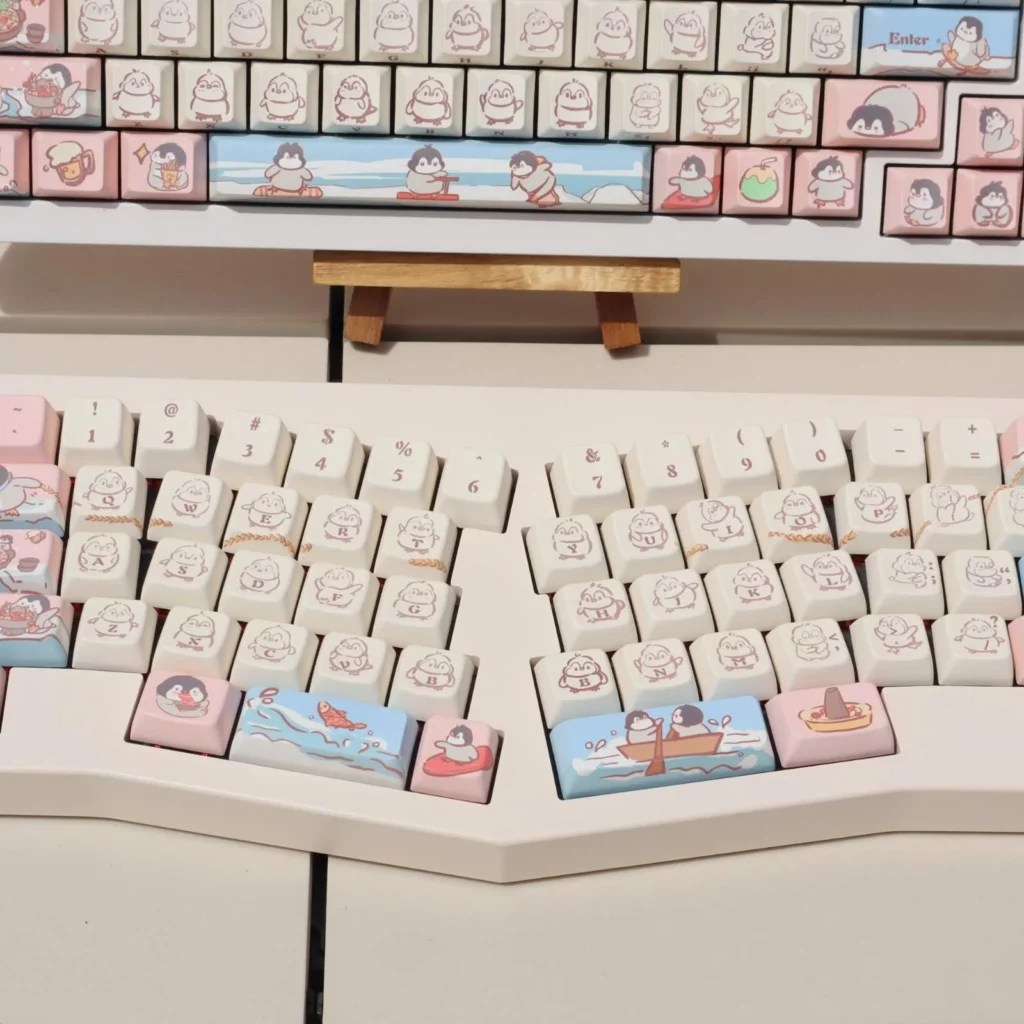 snuggly-penguin-themed-keycap-set-front3