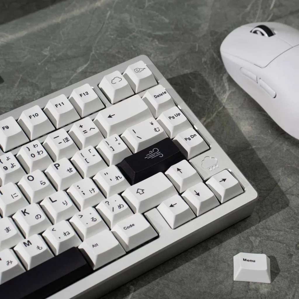 storm-black-white-oem-keycap-set-side2