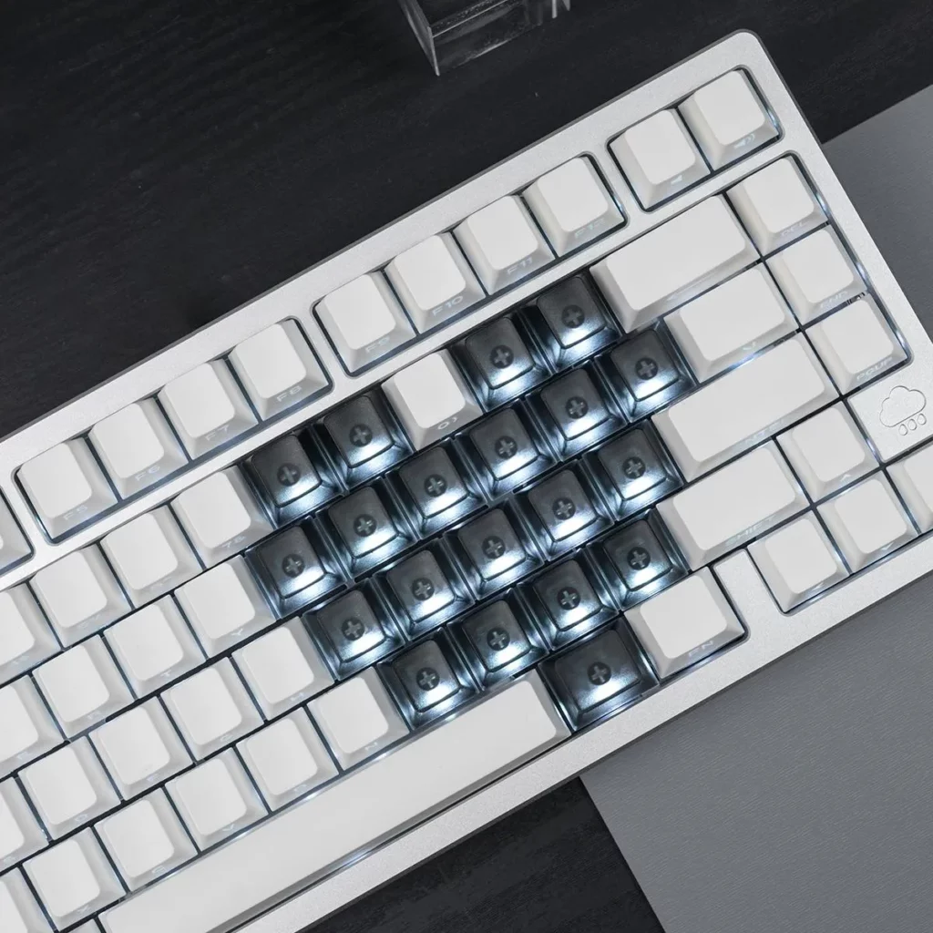 translucent-heart-shaped-oem-keycap-set-front3