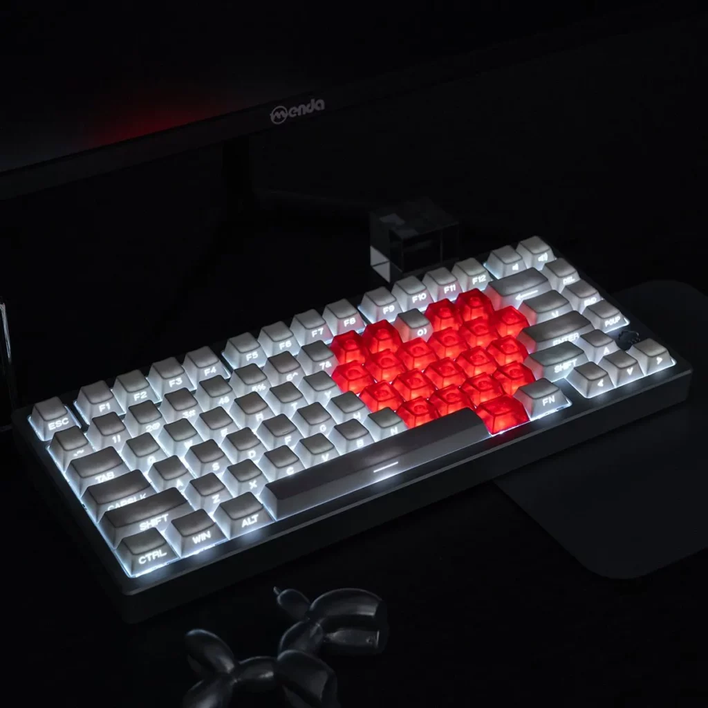 translucent-heart-shaped-oem-keycap-set-side2