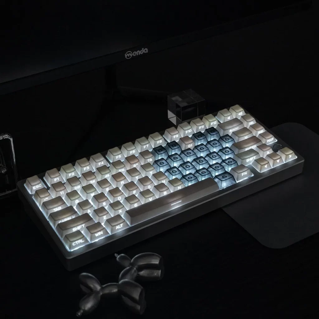 translucent-heart-shaped-oem-keycap-set-side4