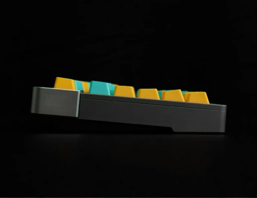 translucent-oem-minimal-keycap-set-side2
