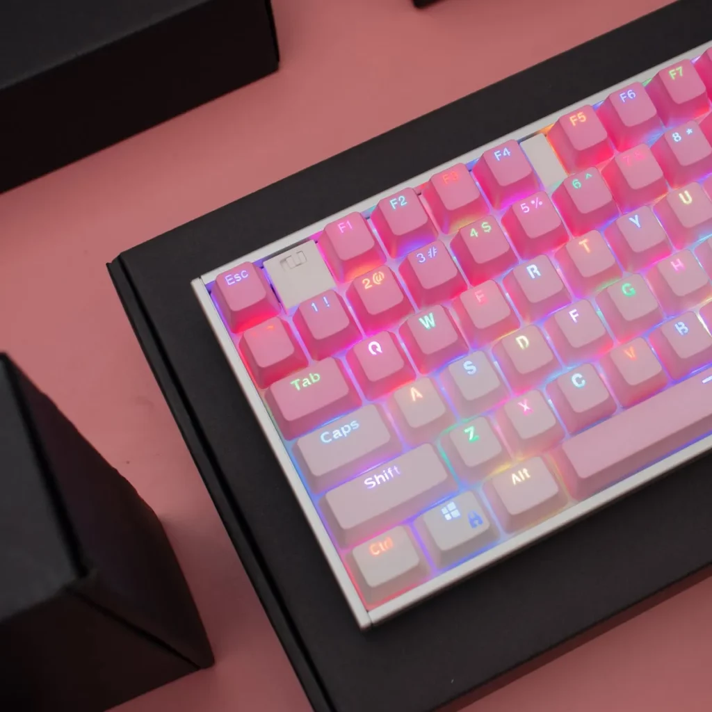 translucent-pink-font-oem-keycap-set-side2