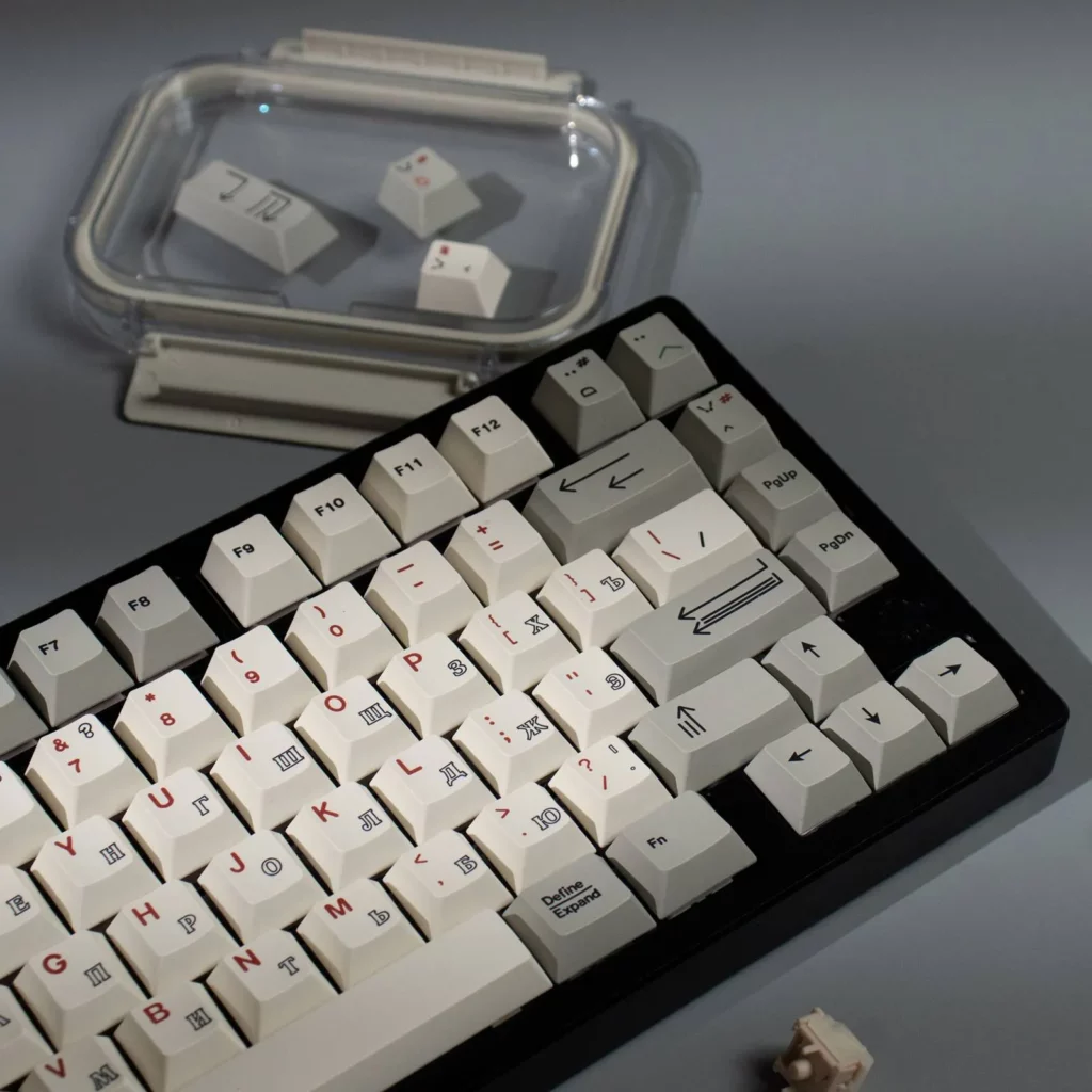 vintage-hollow-russian-oem-keycap-set-side3