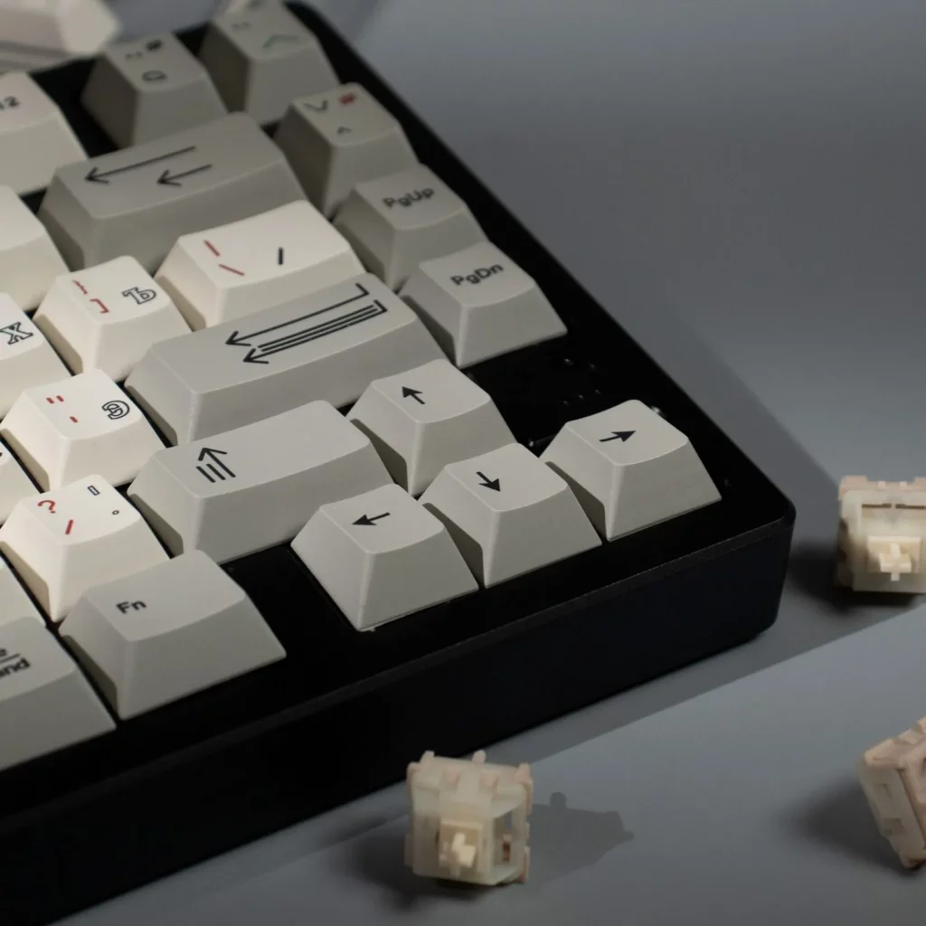 vintage-hollow-russian-oem-keycap-set-side4