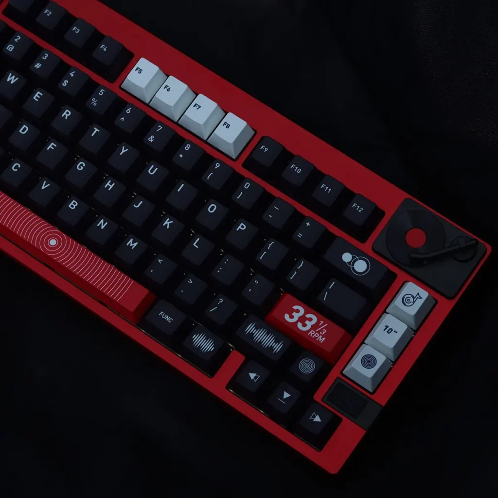 vinyl-theme-oem-made68-keycap-set-side2