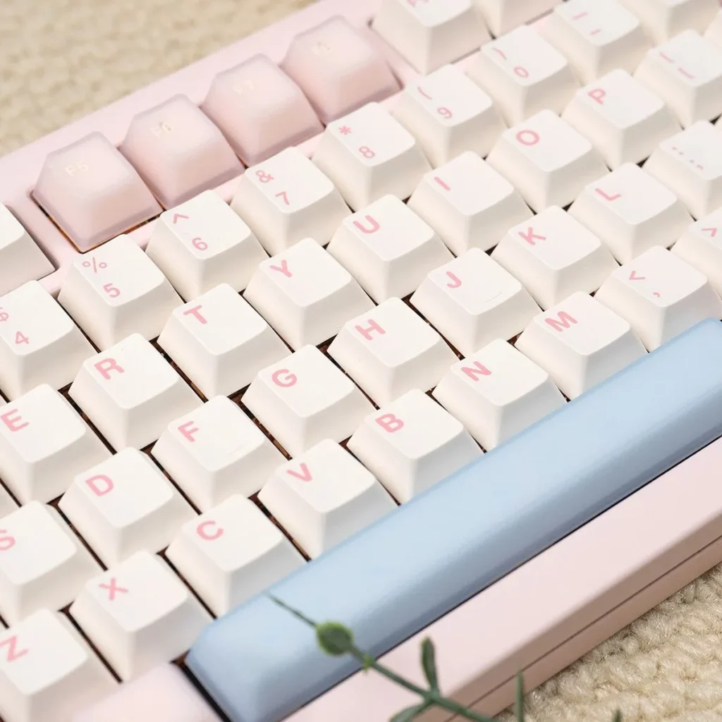 white-peach-oolong-oem-keycap-set-front