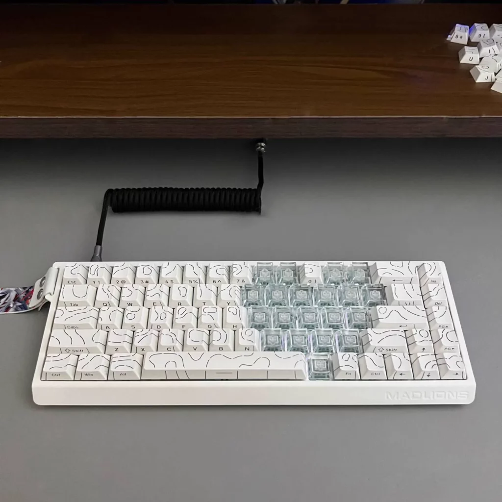 white-translucent-oem-keycap-set-front